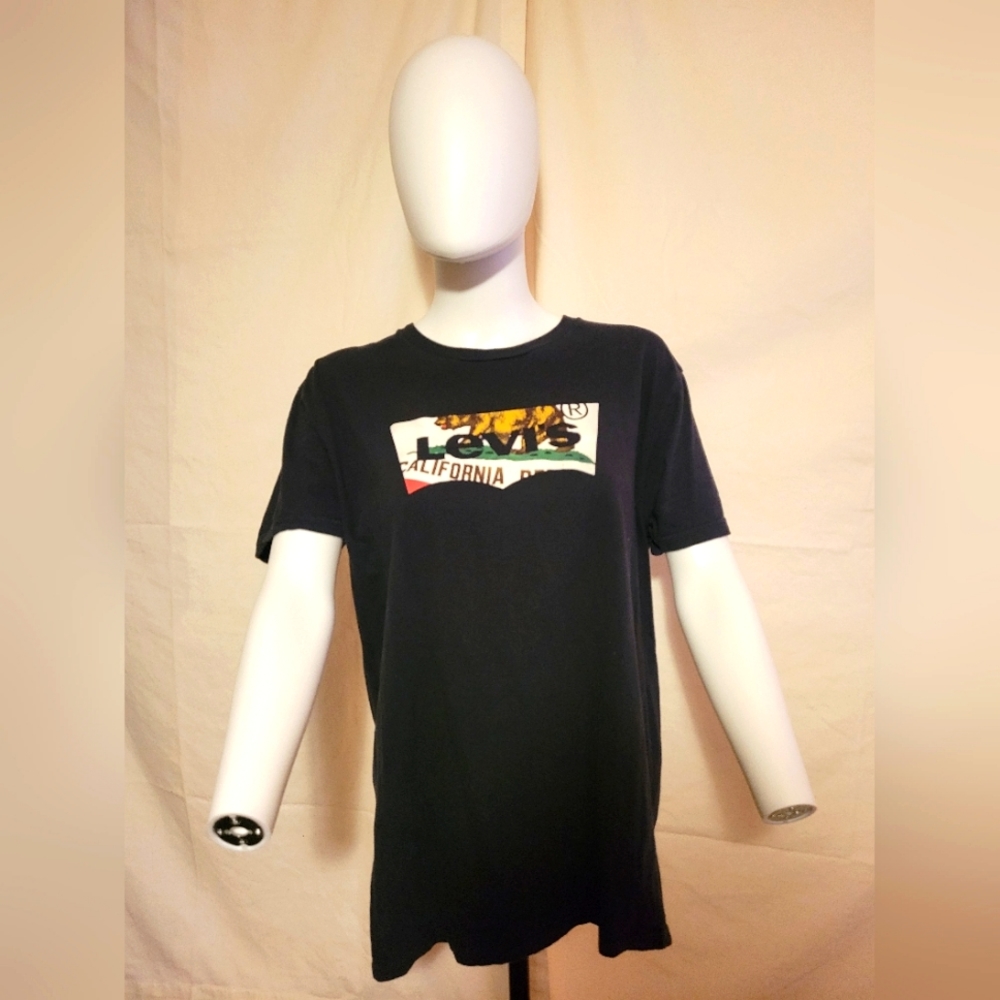 *Levis tshirt